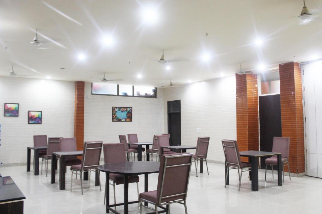Hotel Trio Residency Near Noida City Center Exterior photo